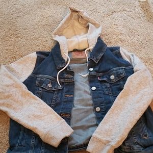 NWOT TAGS Levi's hooded jean jacket
